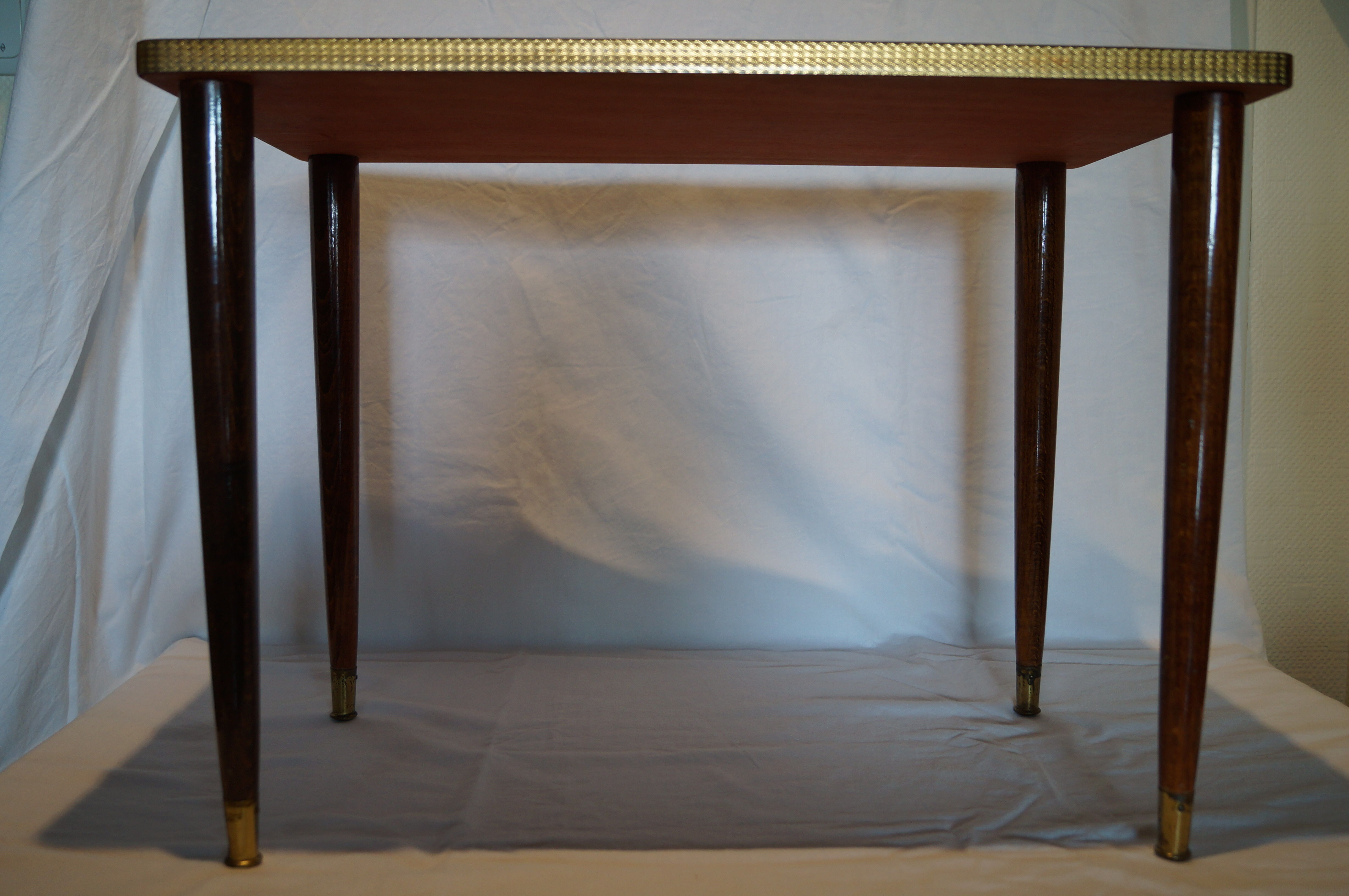 Lot of 2 nesting tables