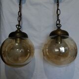 2 suspensions globe boule en verre soufflé ciselé ambré