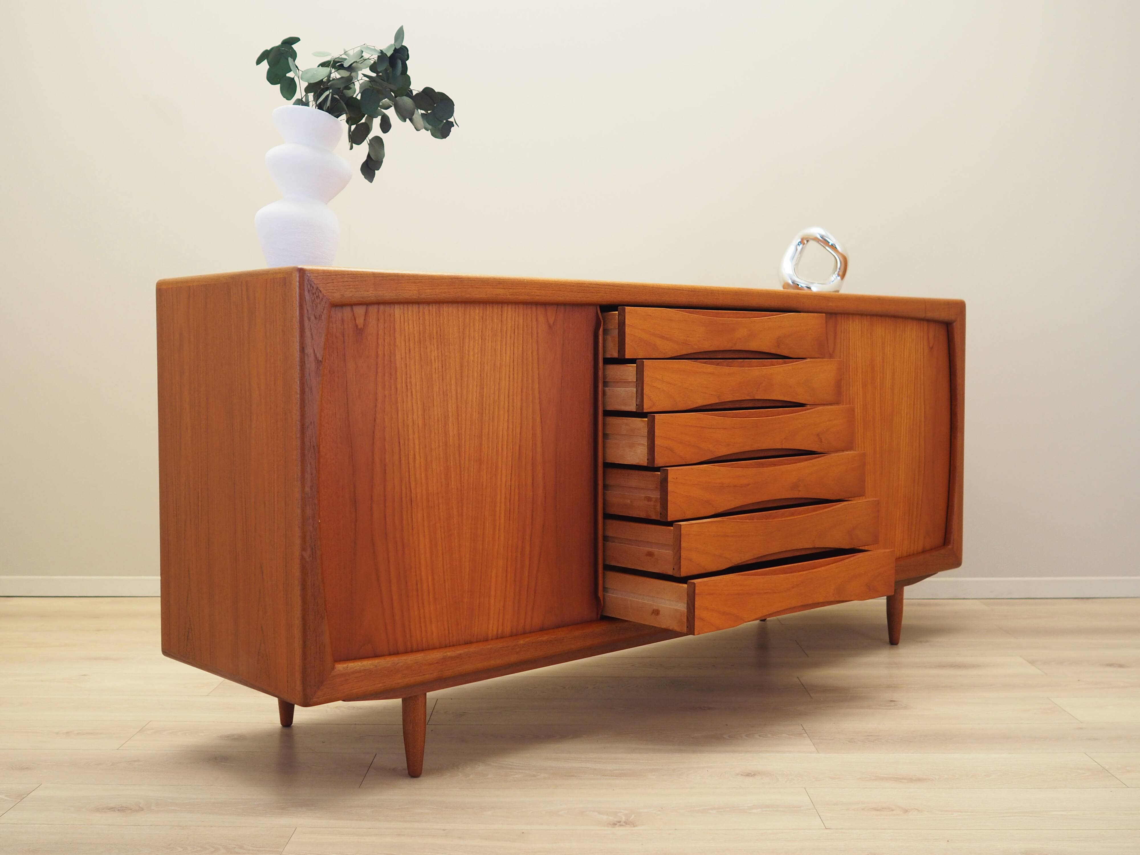 Buffet en teck, design danois, années 1970, fabricant : Dyrlund