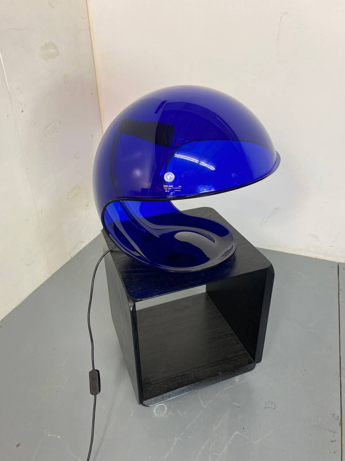 Modern Italian Space Age Blue Foglia 634 Martinelli Table Lamp, by Elio Martinelli for Martinelli Luce, 1969