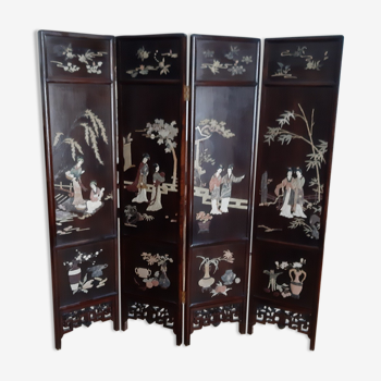 Lacquered screen Chinese motifs