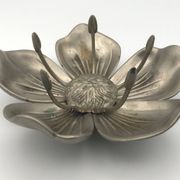 Vintage lotus flower ashtray with 5 removable petals in silver metal