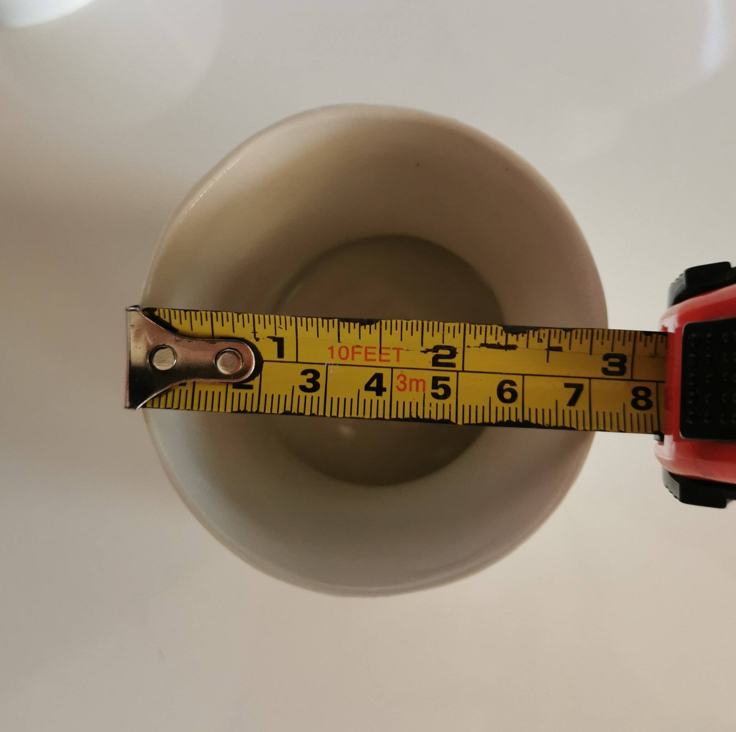 Botella y vasos para vino