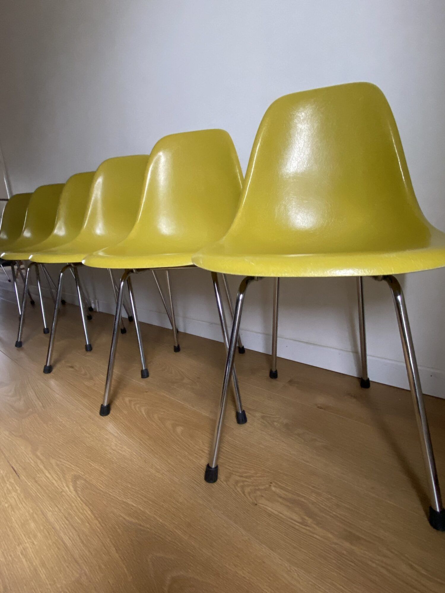 Dsx olive green chair by Charles & Ray Eames for Herman Miller edition mobilier international 1971