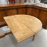 Round table in solid oak with its two extensions.