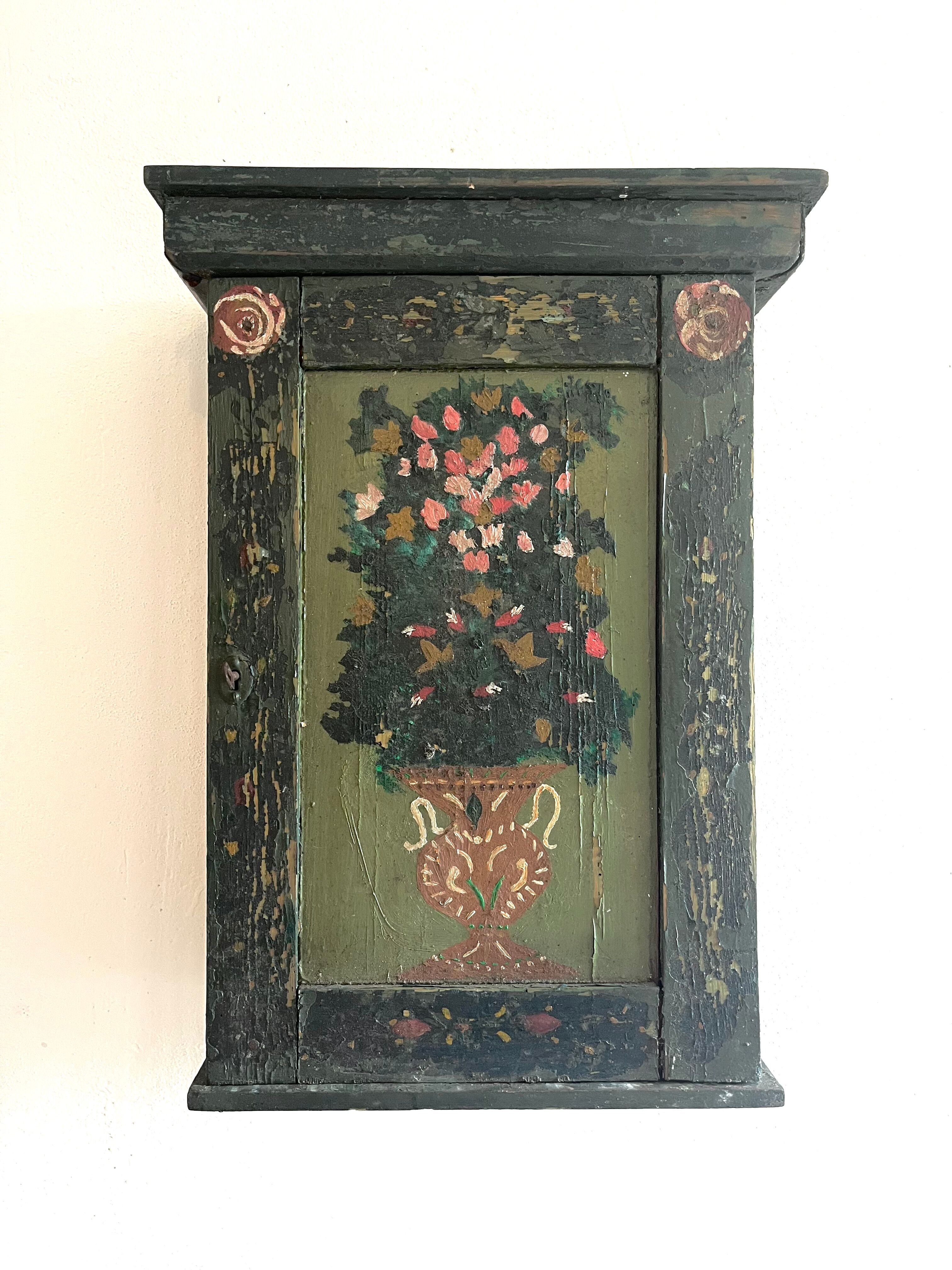 Armoire murale ancienne