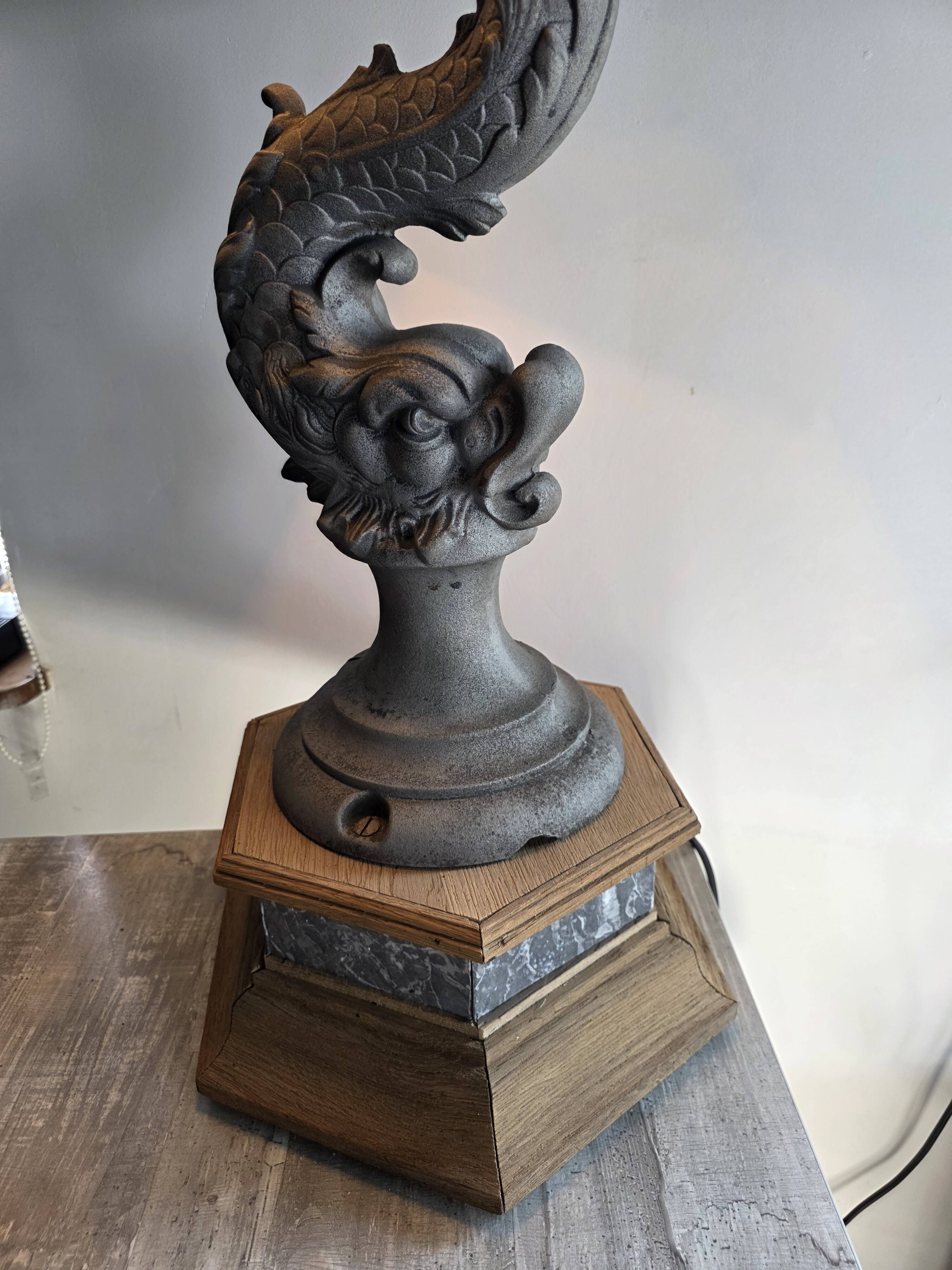 Monumental lamp with a dolphin in cast iron and lead scales - 110cm