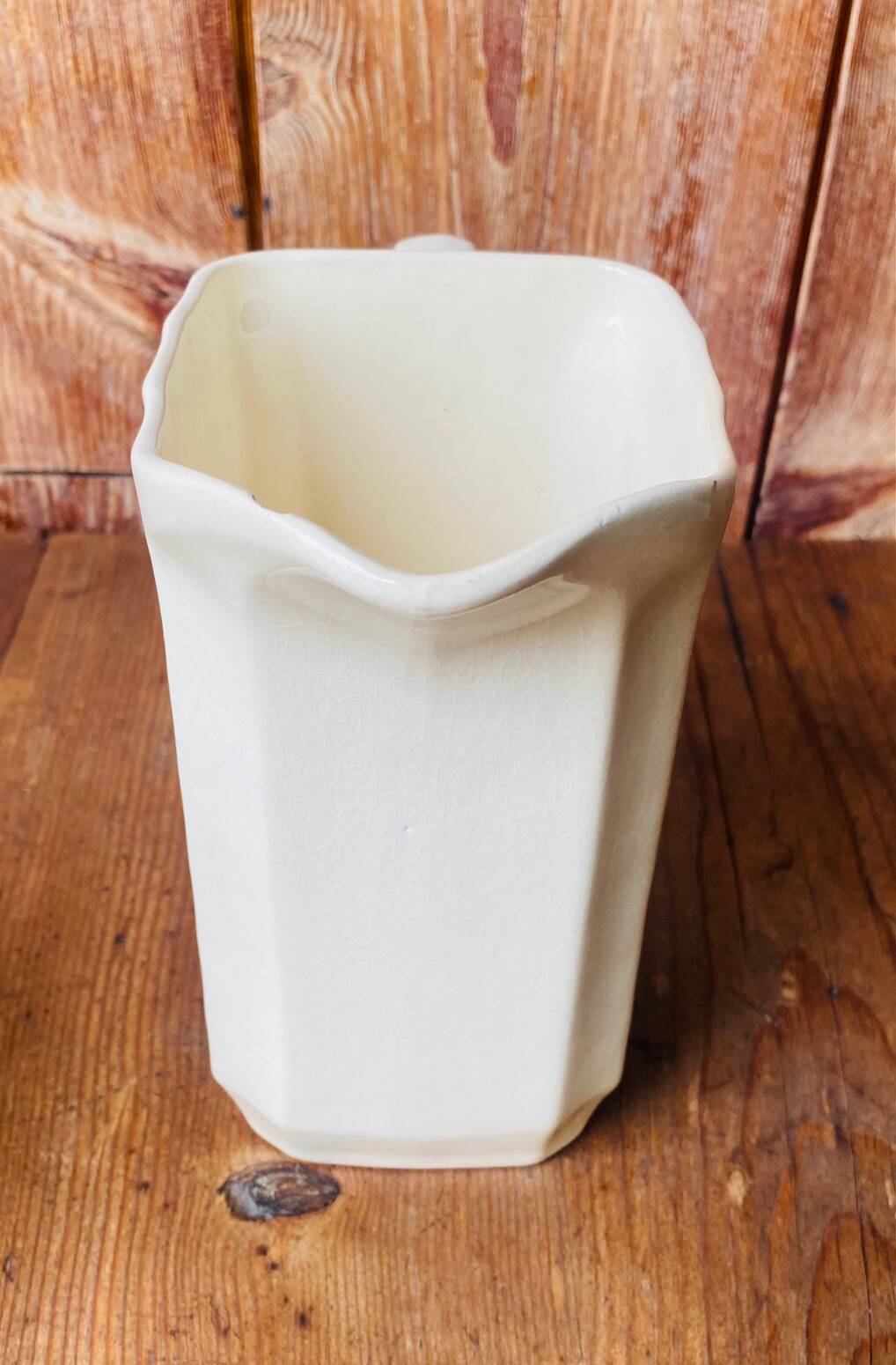 A pair of vintage ceramic jugs from the 1950s.
