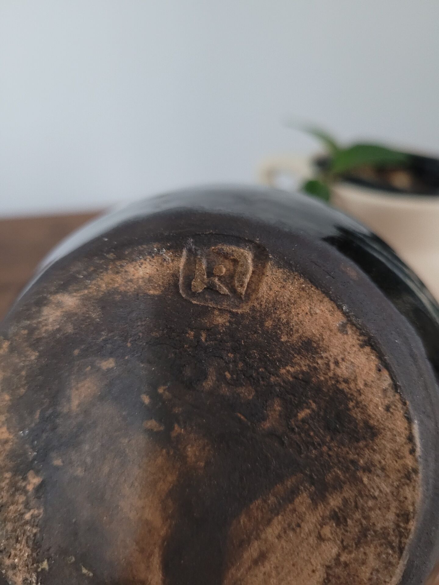 Glazed stoneware round vase