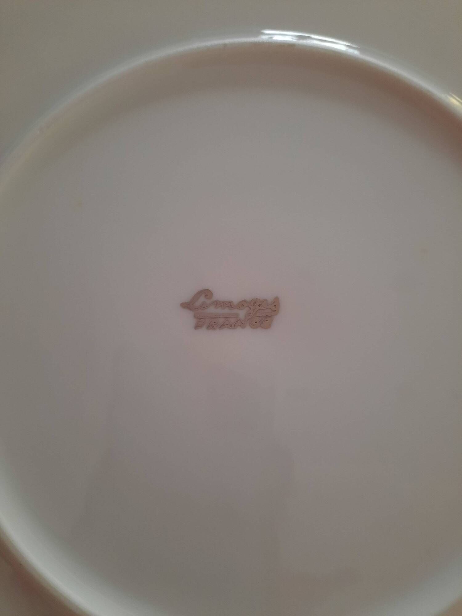 Large round Limoges porcelain plate – Floral decoration of Violets / Pansies