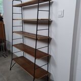 Shelves on string feet