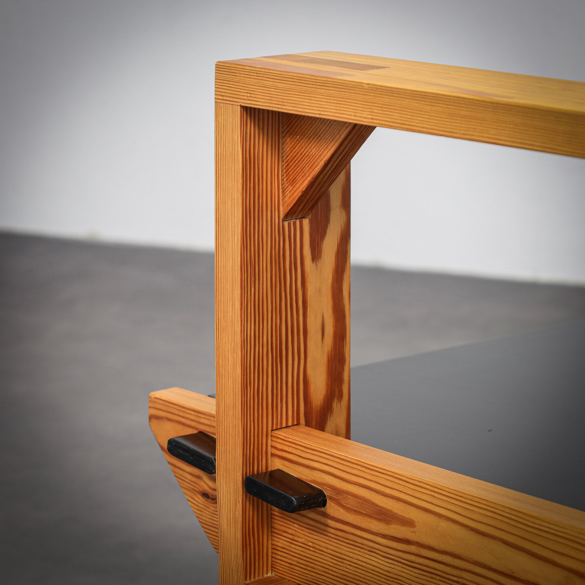 Paire de fauteuils en pin massif néerlandais extrêmement rare par Wouter Fens, années 1960.