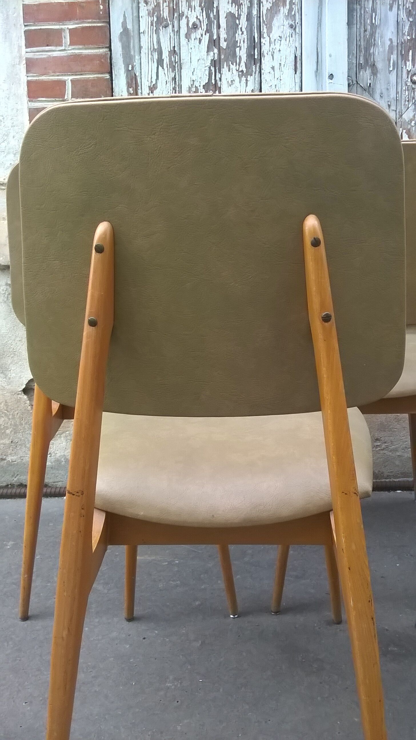 5 chaises style scandinave