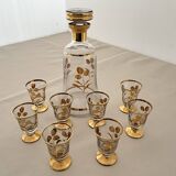 Liqueur service, 1 carafe & 6 small glasses, golden floral decoration.