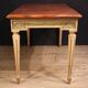 Table laquée et peinte de style Louis XVI du 20e siècle