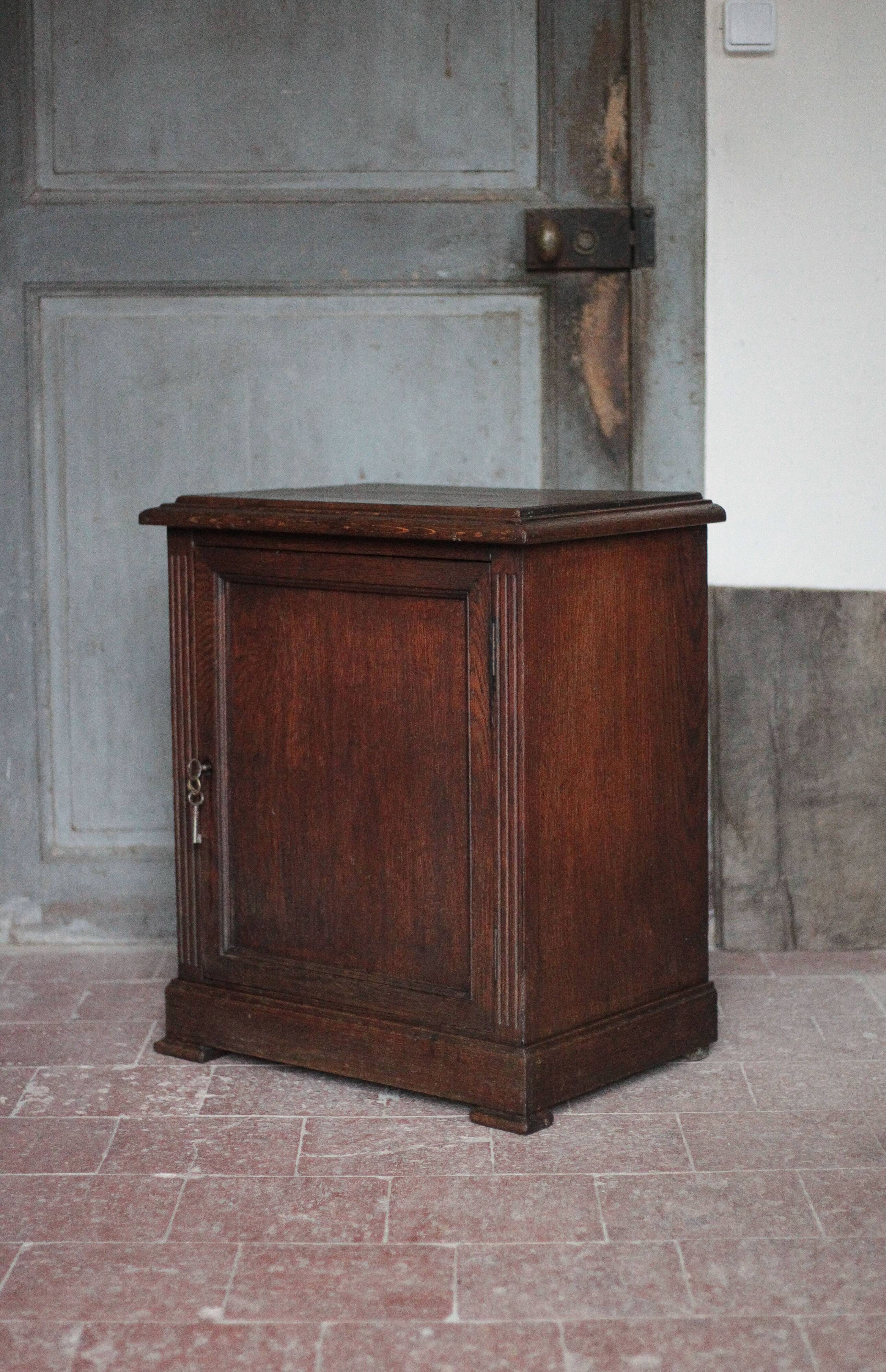 Wooden cabinet with 1 door, jam cabinet, storage unit.