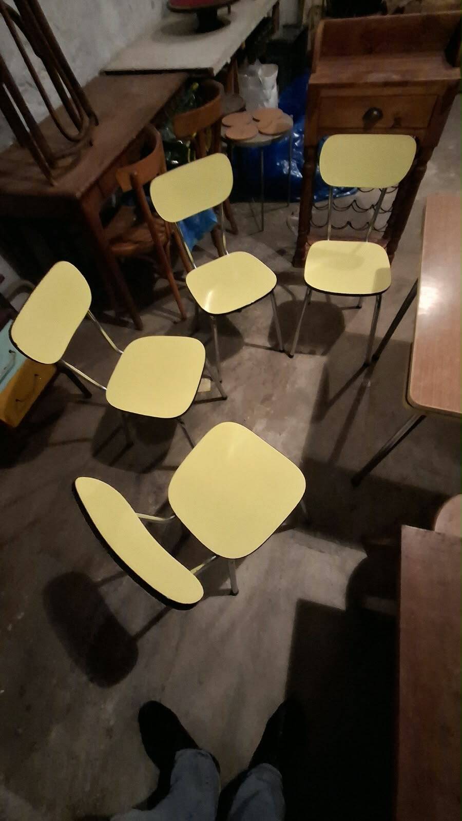 4 chaises en formica jaune