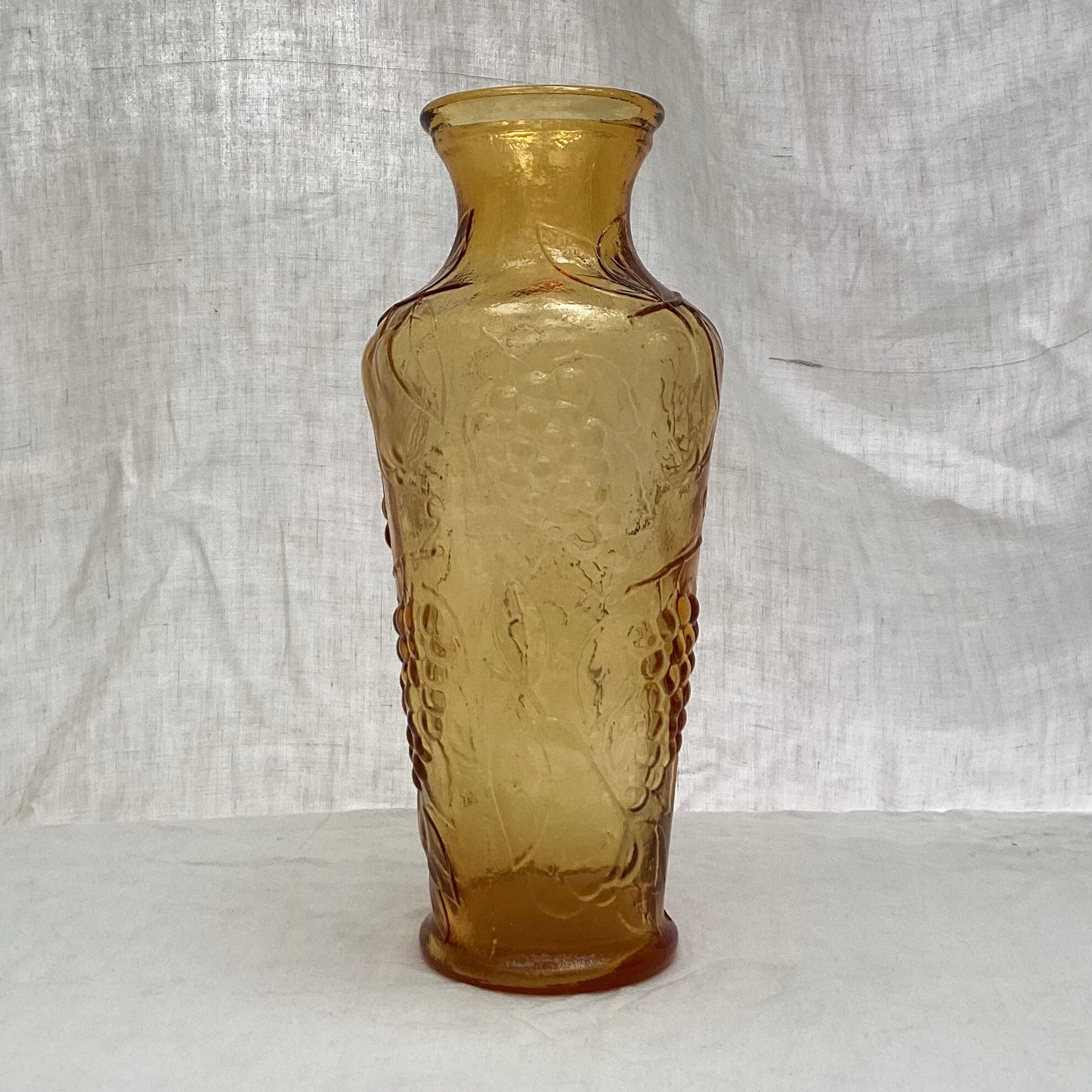 Italian vase in amber colored glass around the 1970s dimension -H-32,5cm L-14cm-