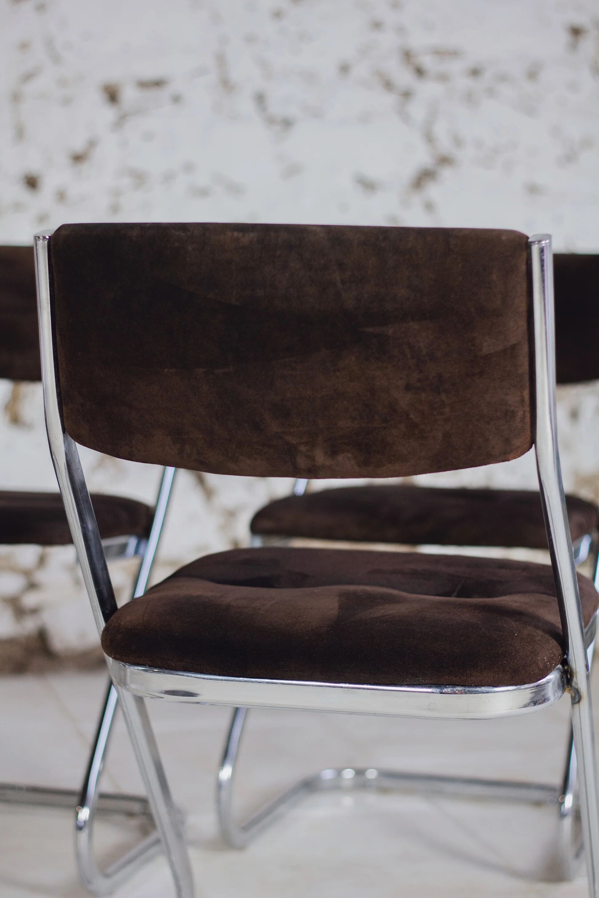 5 tubular chairs in suede and chrome by Roche Bobois, 1970.