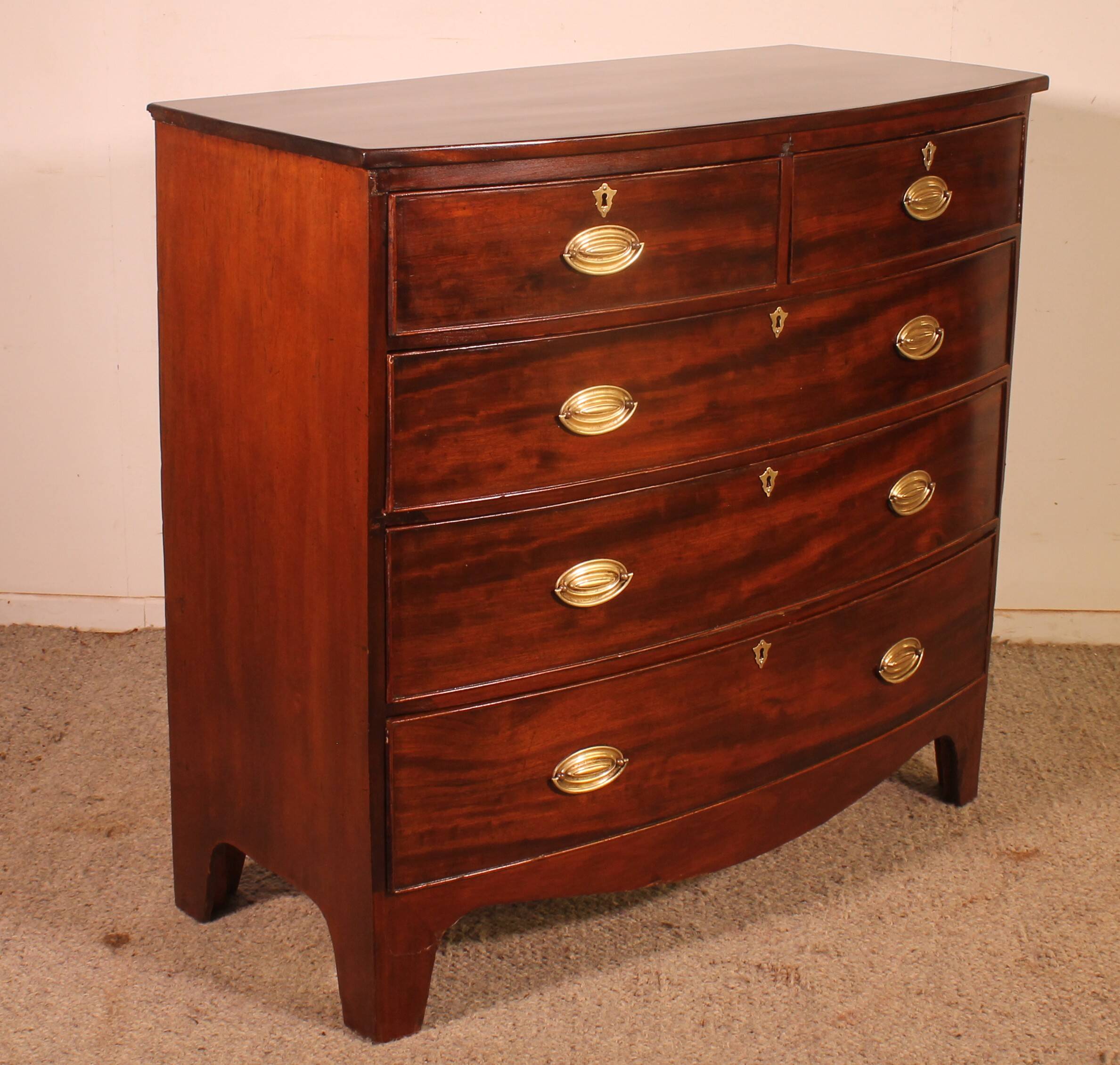 commode bombée en acajou du début du 19° siècle