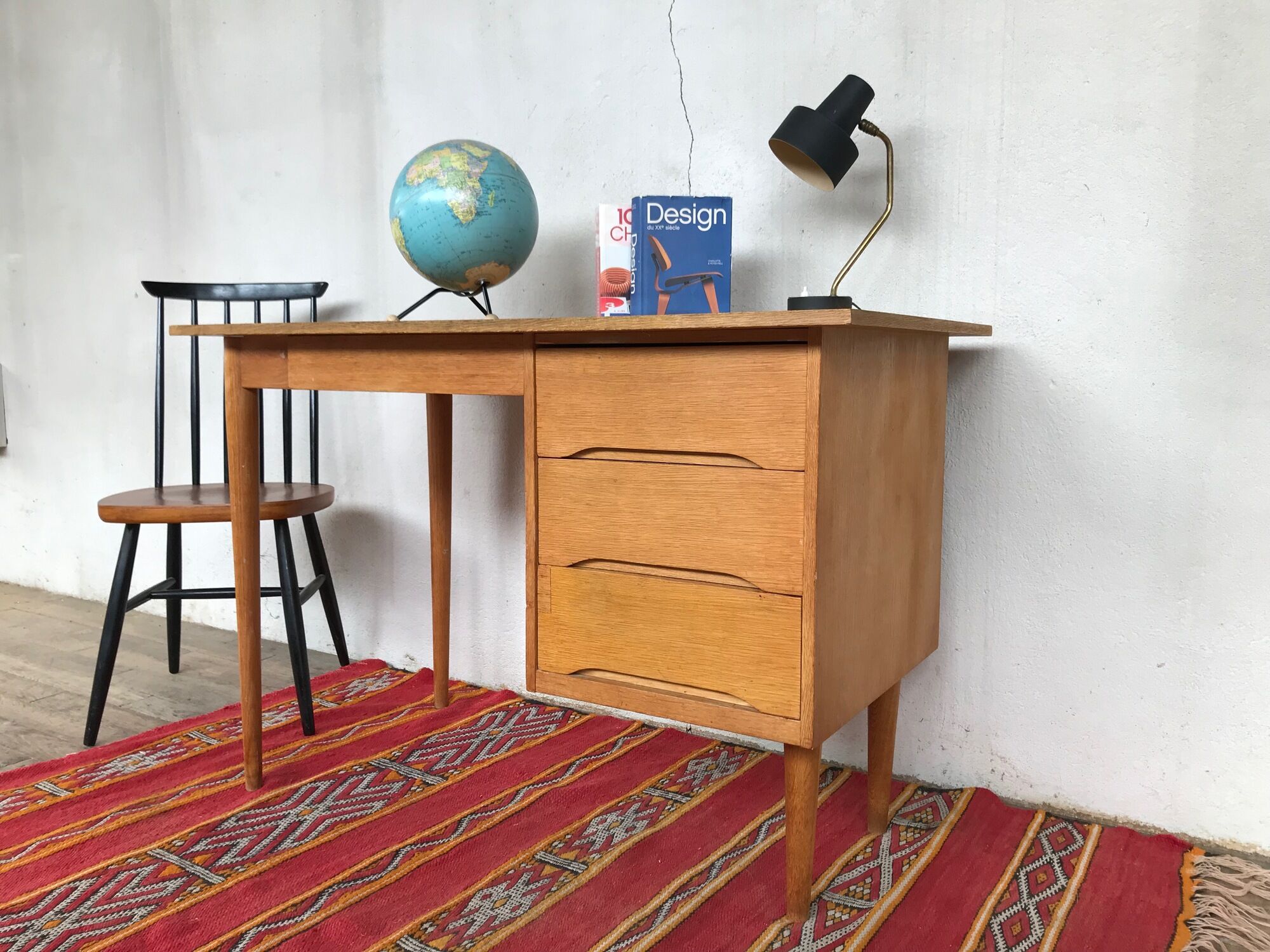 Bureau en chêne clair pieds fuseaux 1950/1960