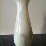 Vase in unbleached white marble with engraved flowers