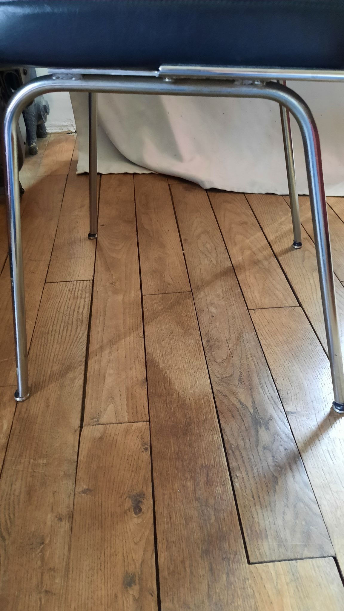 Fauteuil et chaise de bureau année 60 skaï