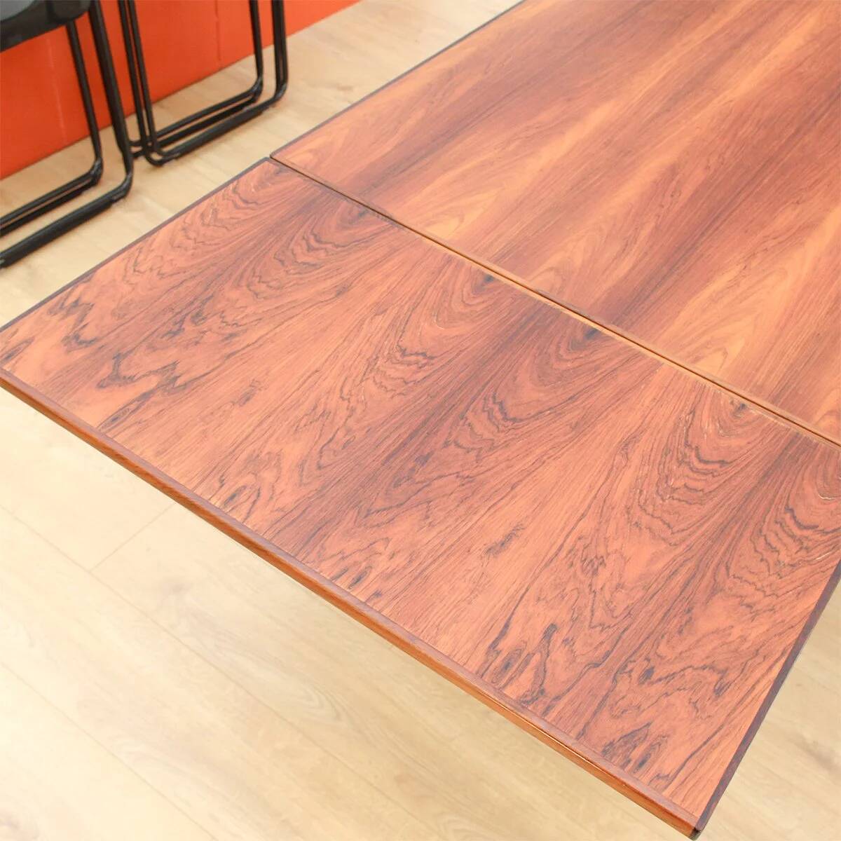 Dining table in rosewood