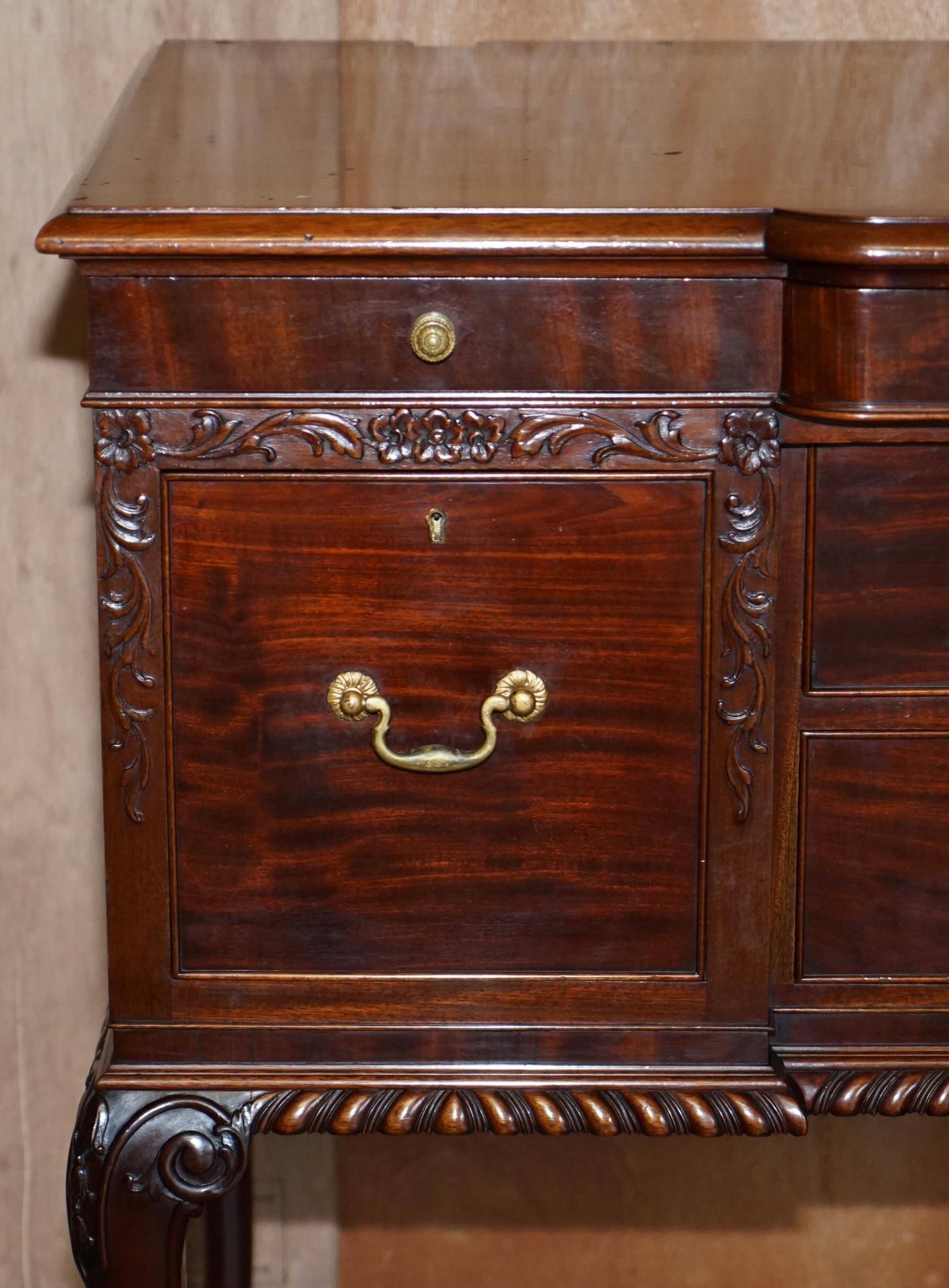 Honduran Mahogany Dressing Table with Lion Paw Carved Legs, Victorian Style