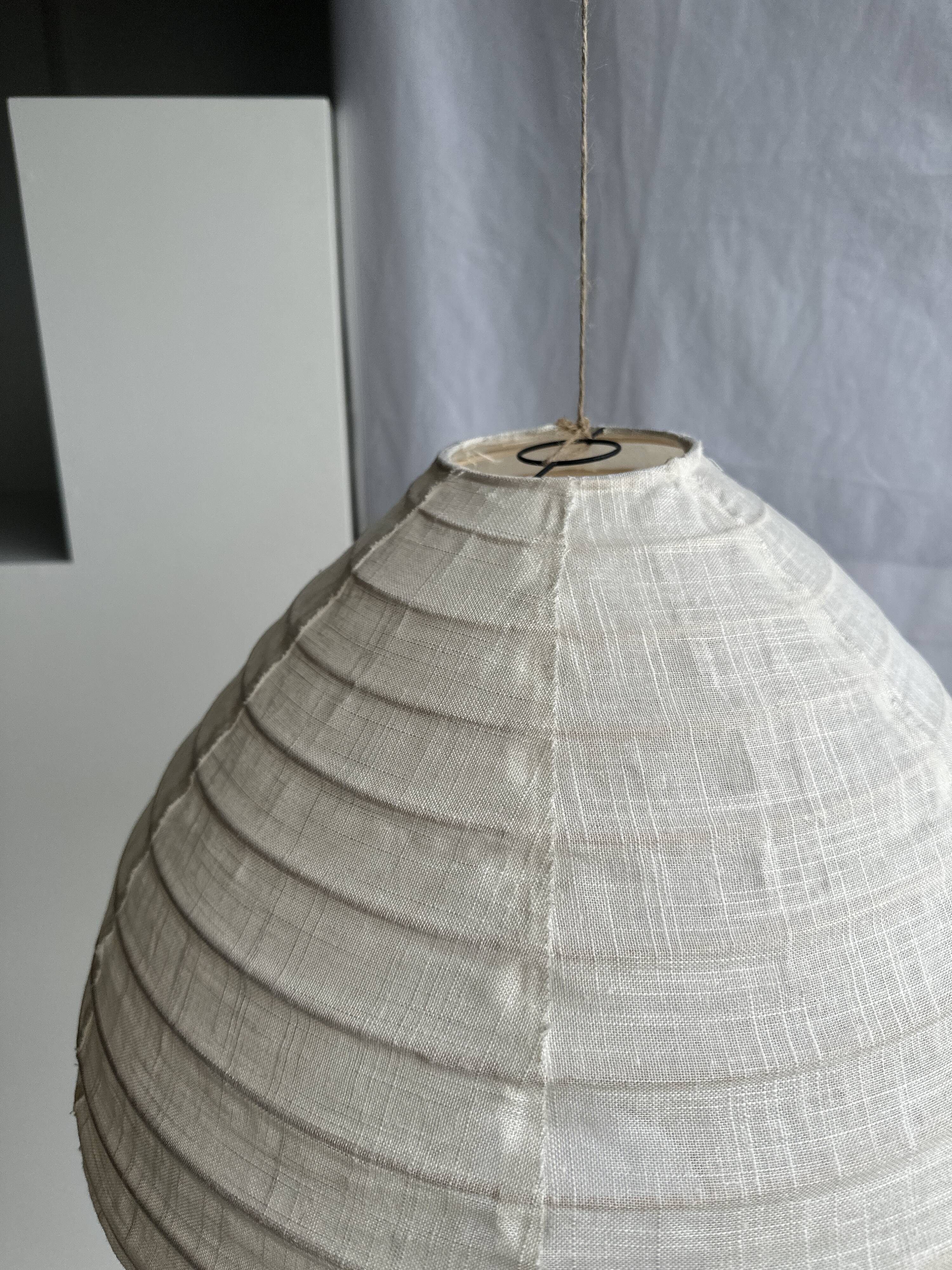 Suspension in rattan and natural japanese linen in the shape of a drop