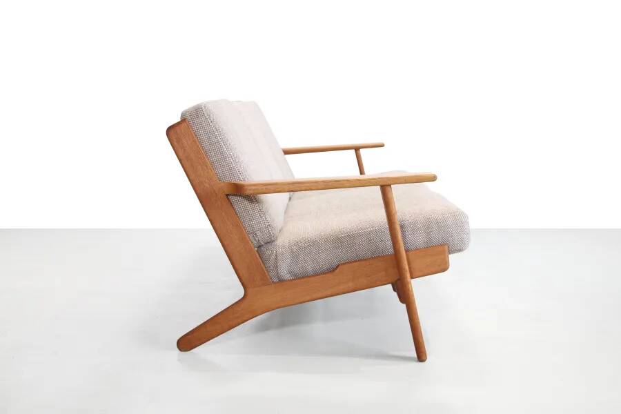 Oak Danish design sofa by Hans Wegner model GE290 for Getama