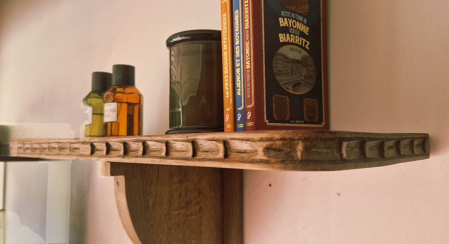 Solid oak wall shelf - Rustic Louis XVI style