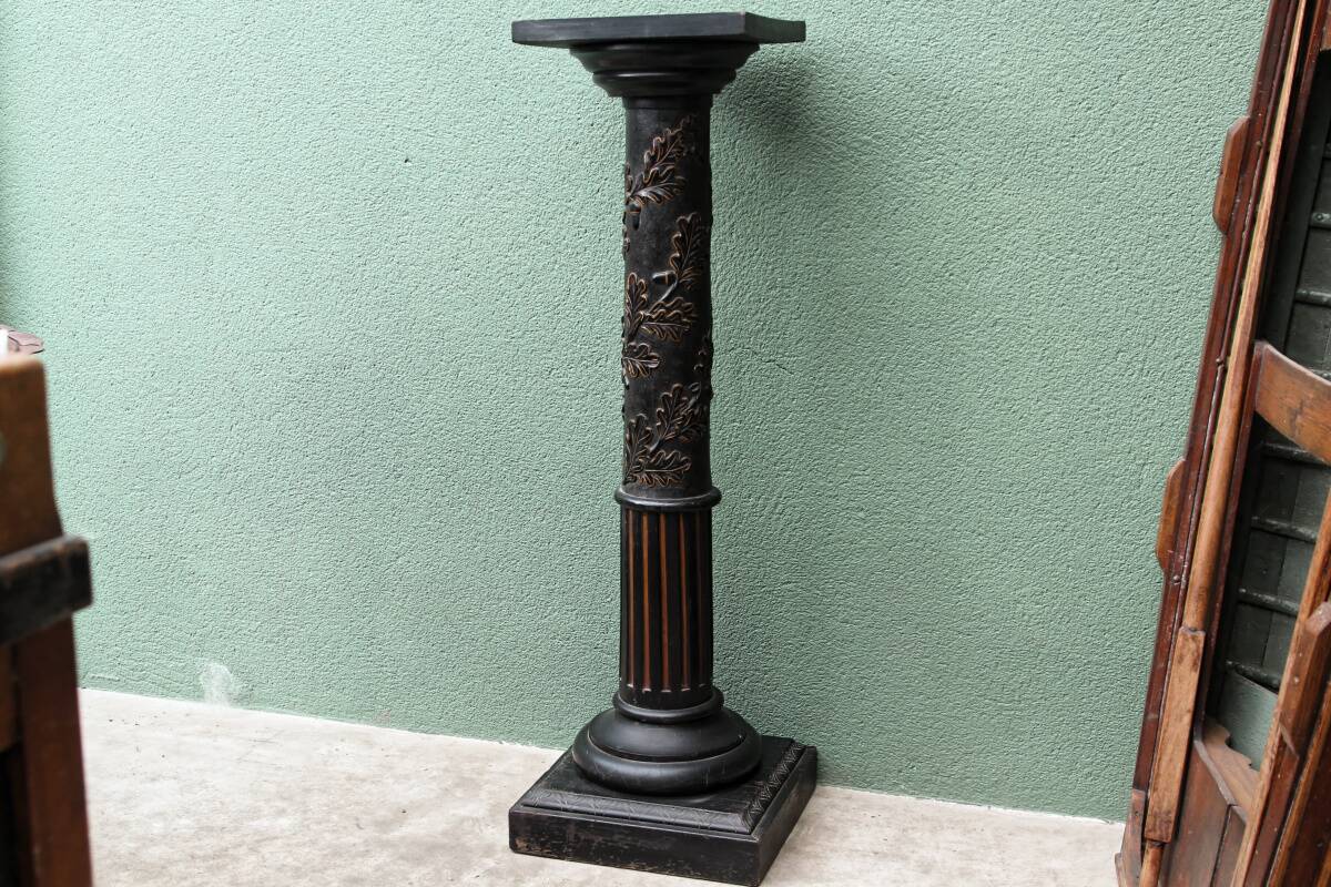 Napoleon 3 carved wooden column oak leaves