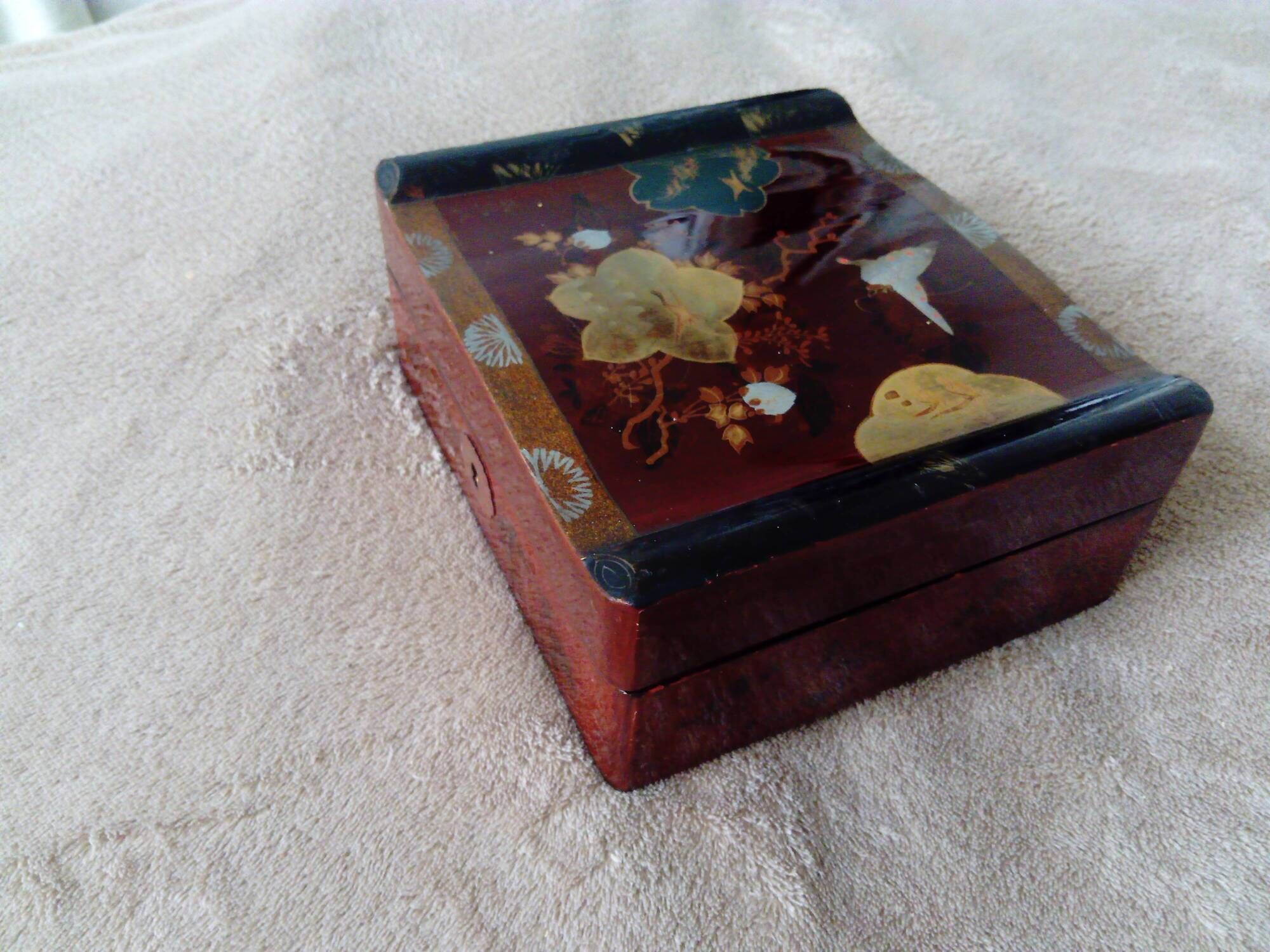 Lacquered wooden jewelry box / box with butterfly and landscape decoration