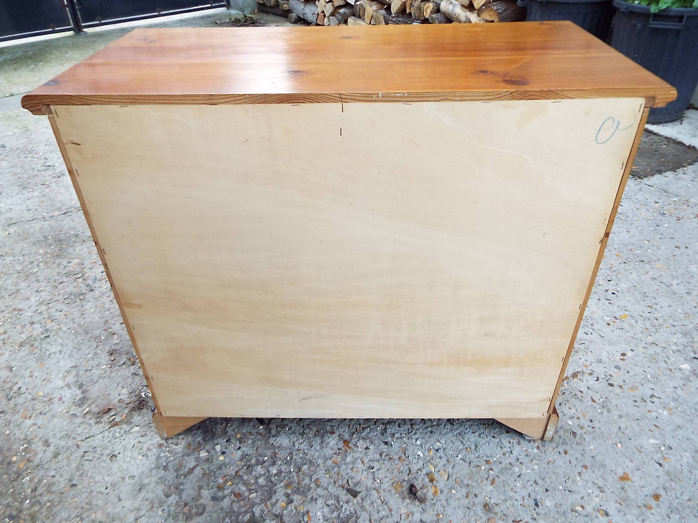 Pine chest of drawers