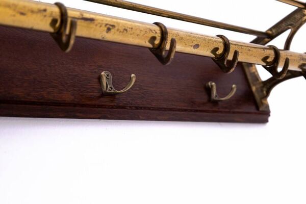 Petite armoire ancienne, Europe occidentale, vers 1900.