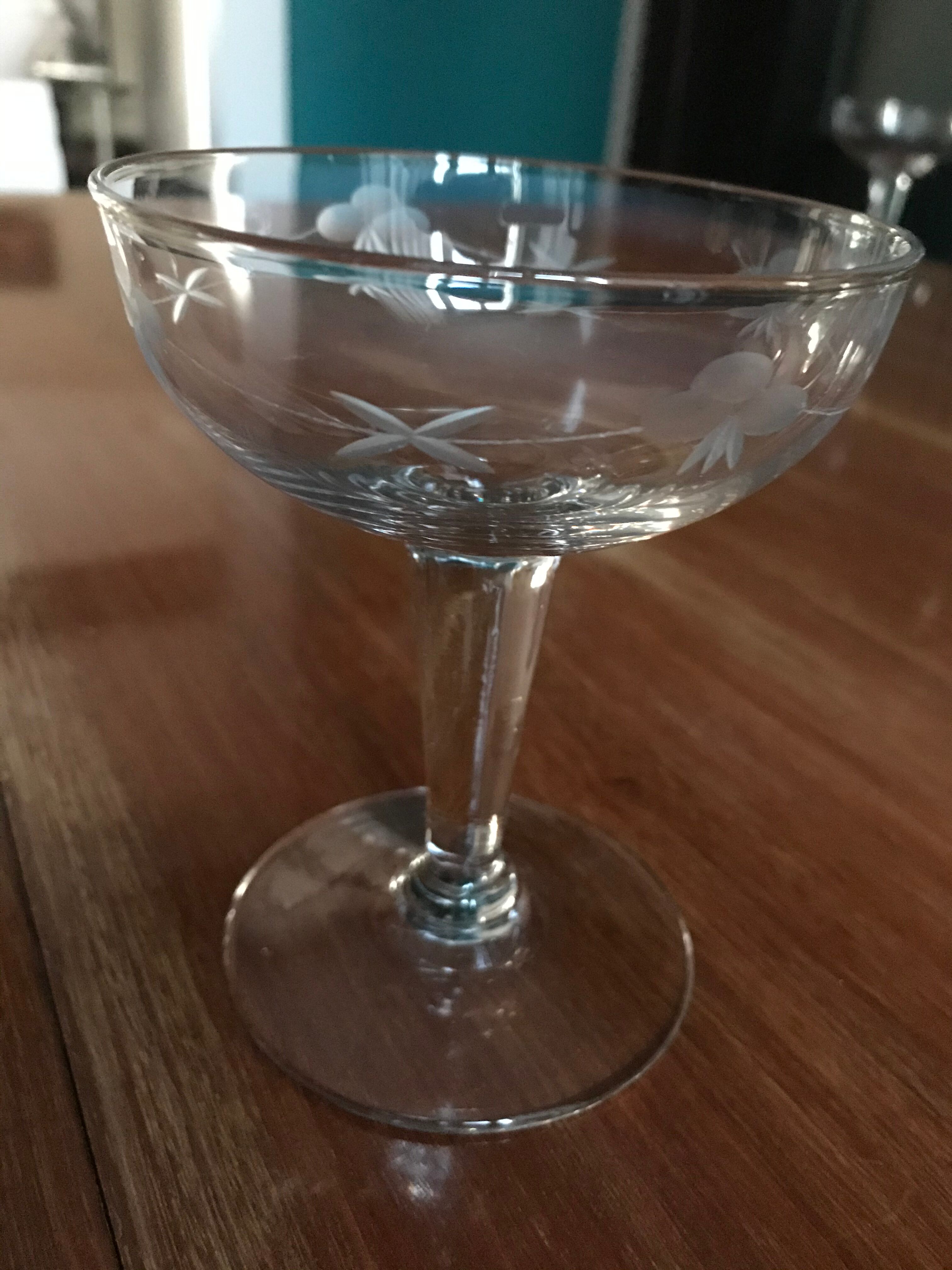 8 Engraved champagne glasses