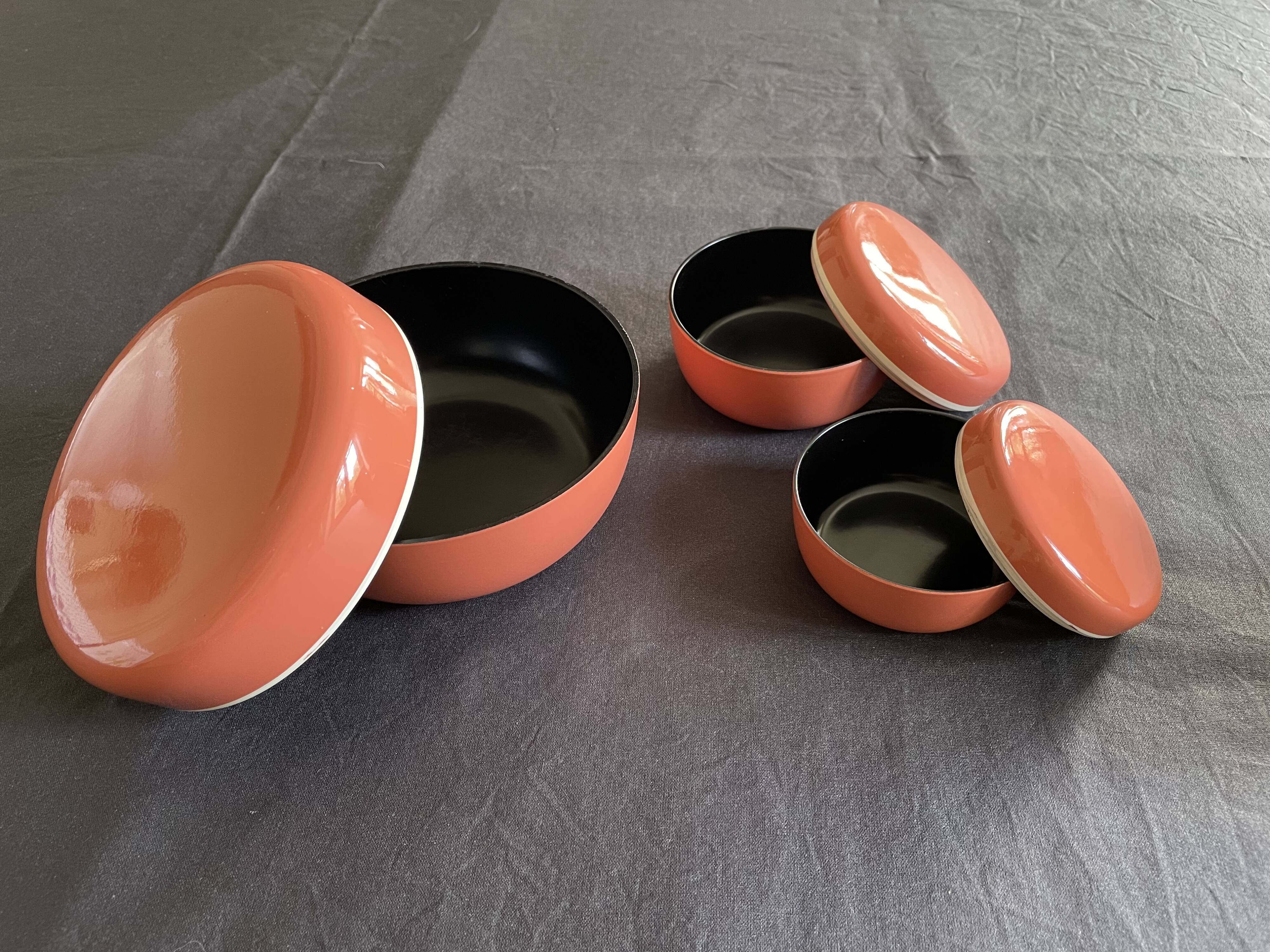 Pull-out boxes in bakelite lacquered 70s