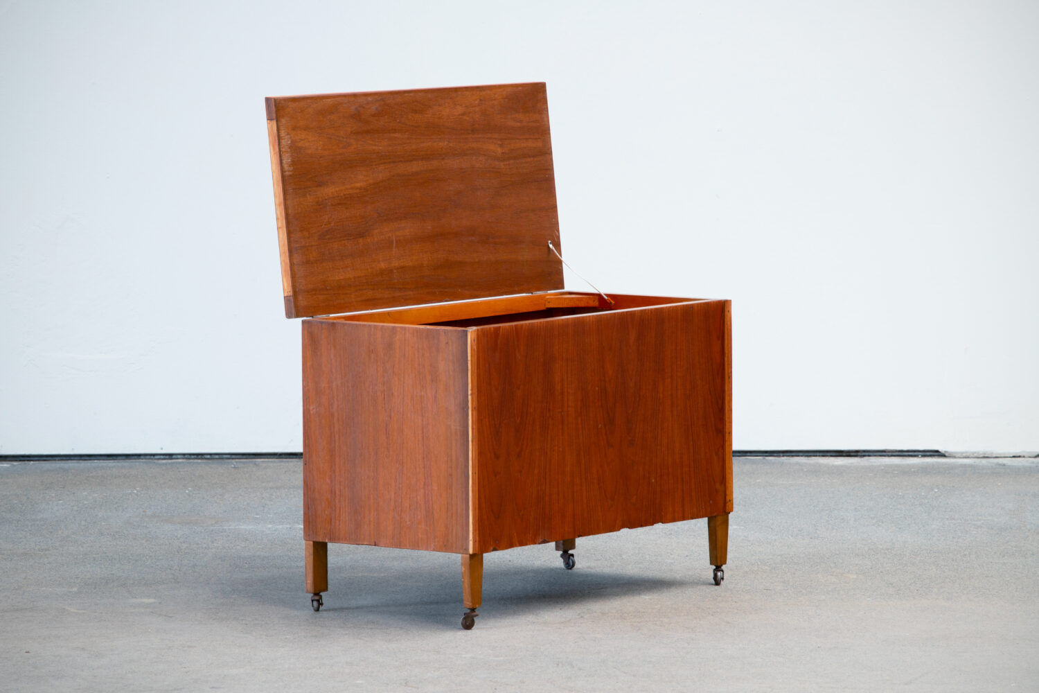 Coffre à jouet scandinave 1960