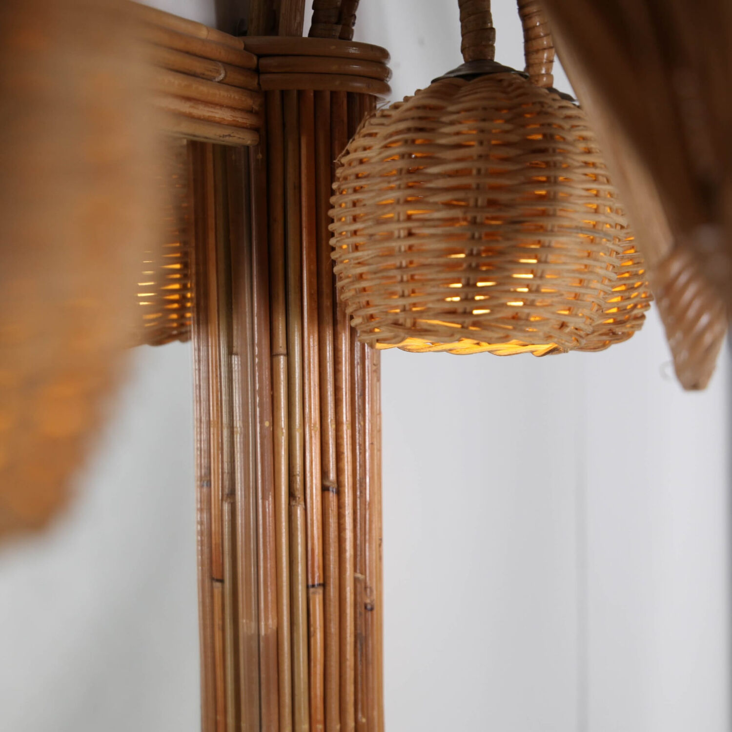 Lighted mirror in rattan 100x80cm