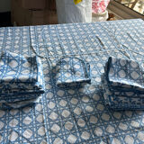 Tablecloth + napkins