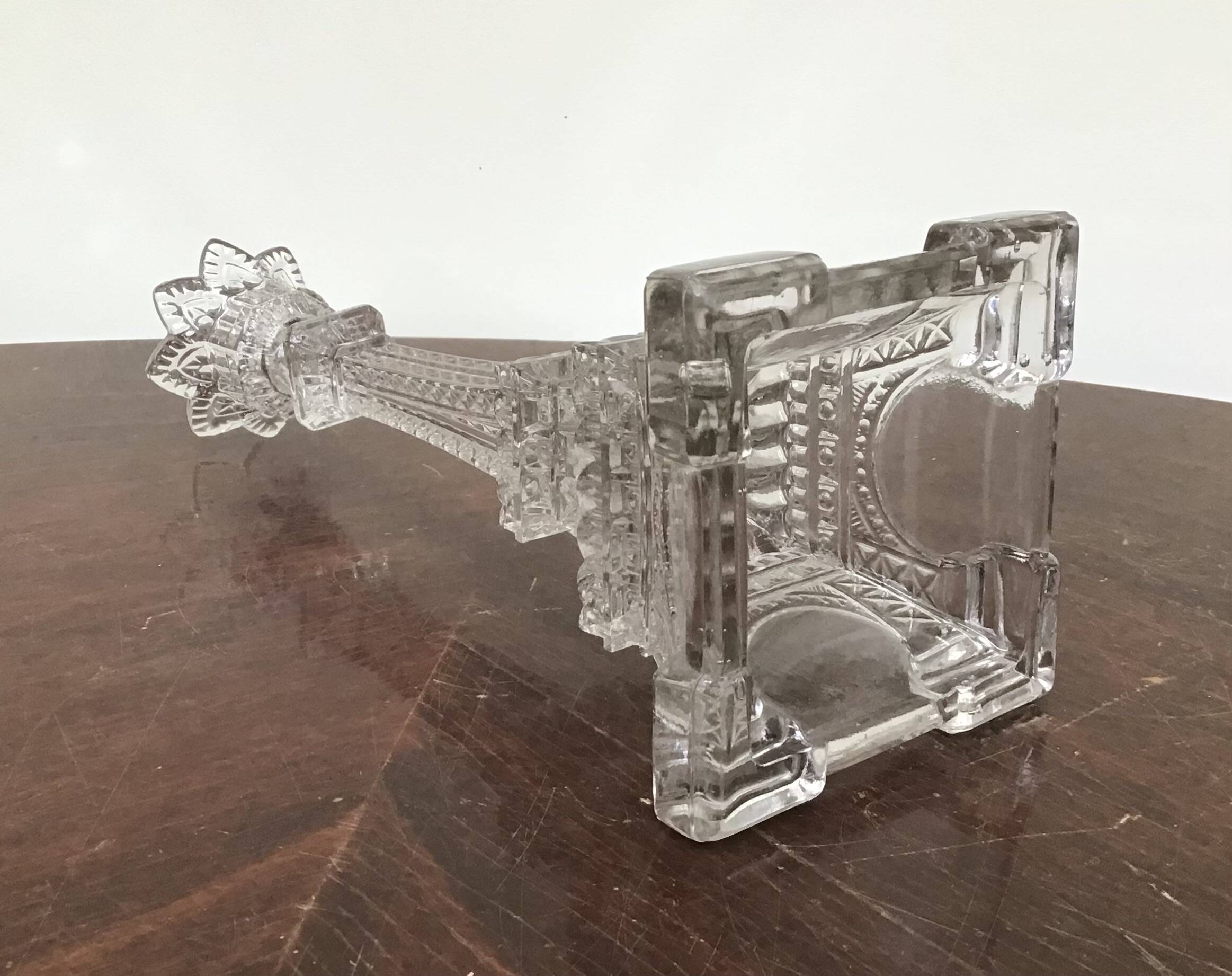 Eiffel Tower shaped candlesticks made by the Portieux crystal factory