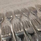 12 silver-plated metal cake forks by silversmith Guillaumot, contours