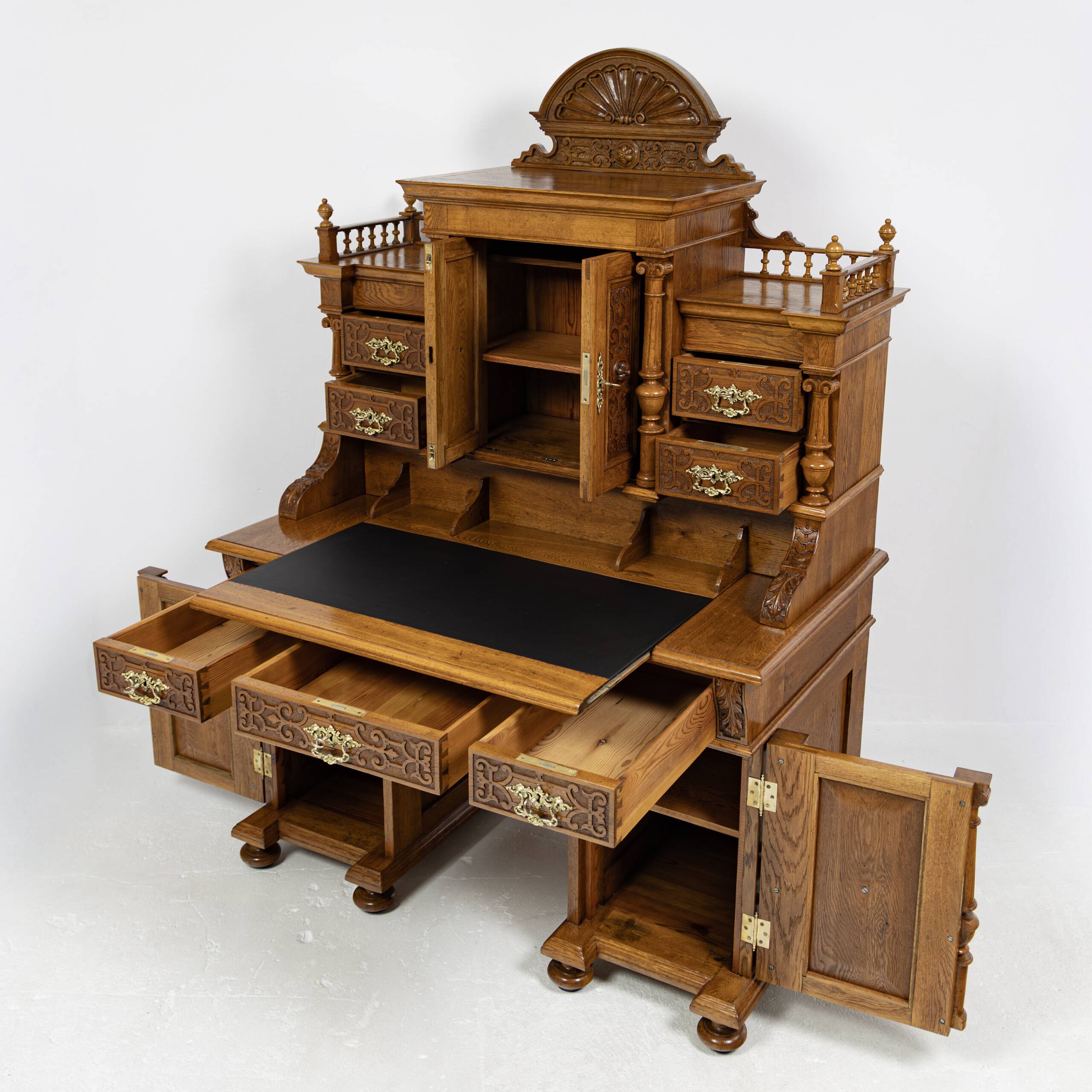 Grand Neo-Renaissance ministerial desk with steps in oak - circa 1880-1890