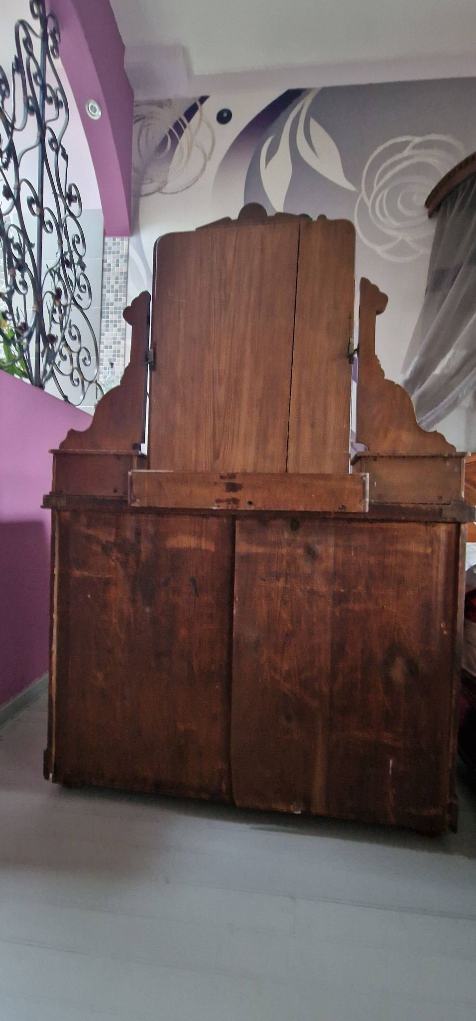 English commode with mirror, 19th century.