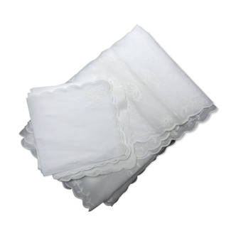 Une nappe et 7 serviettes