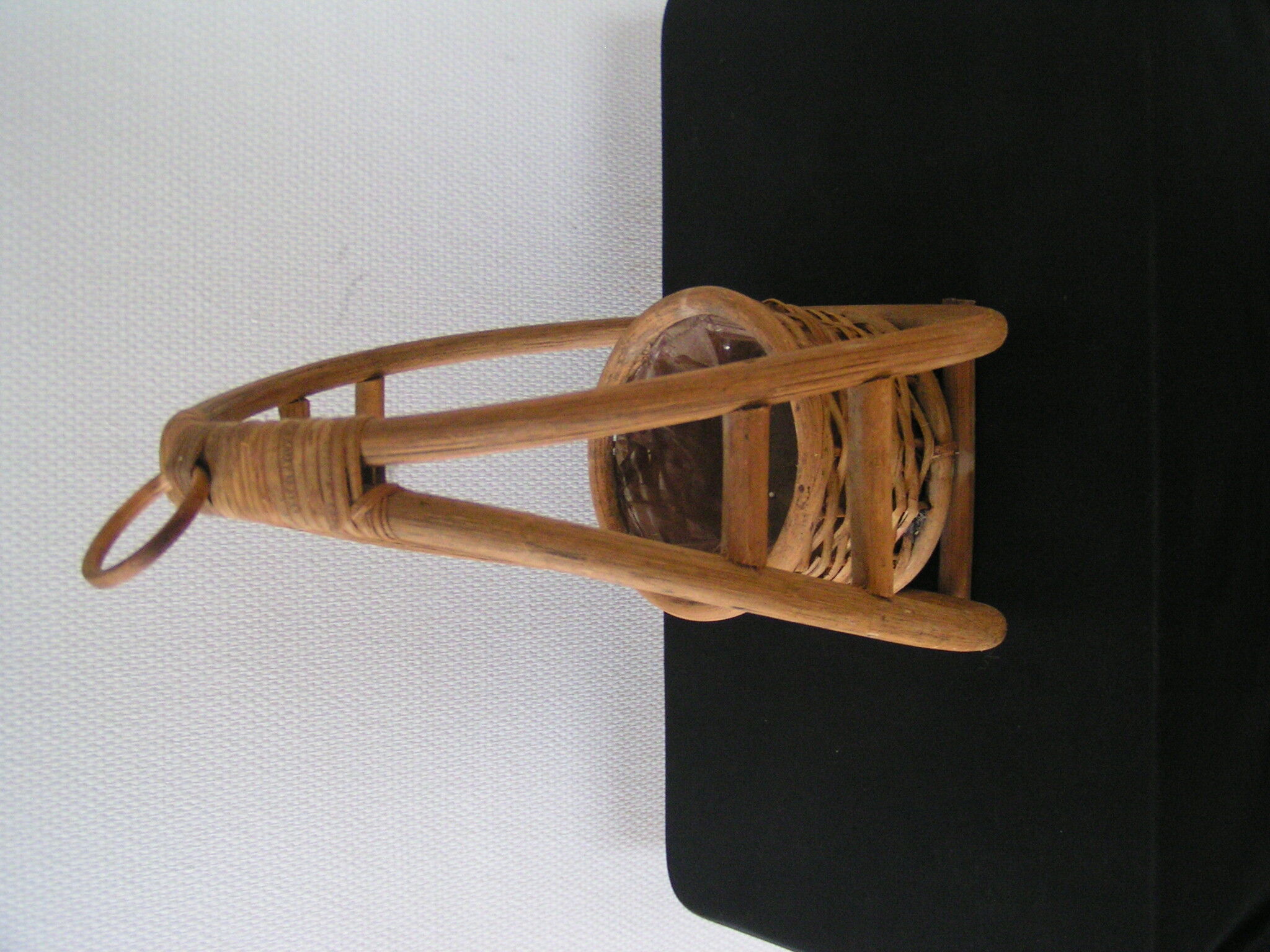 Porte plante à suspendre en rotin années 60