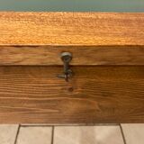 Presentation glass table