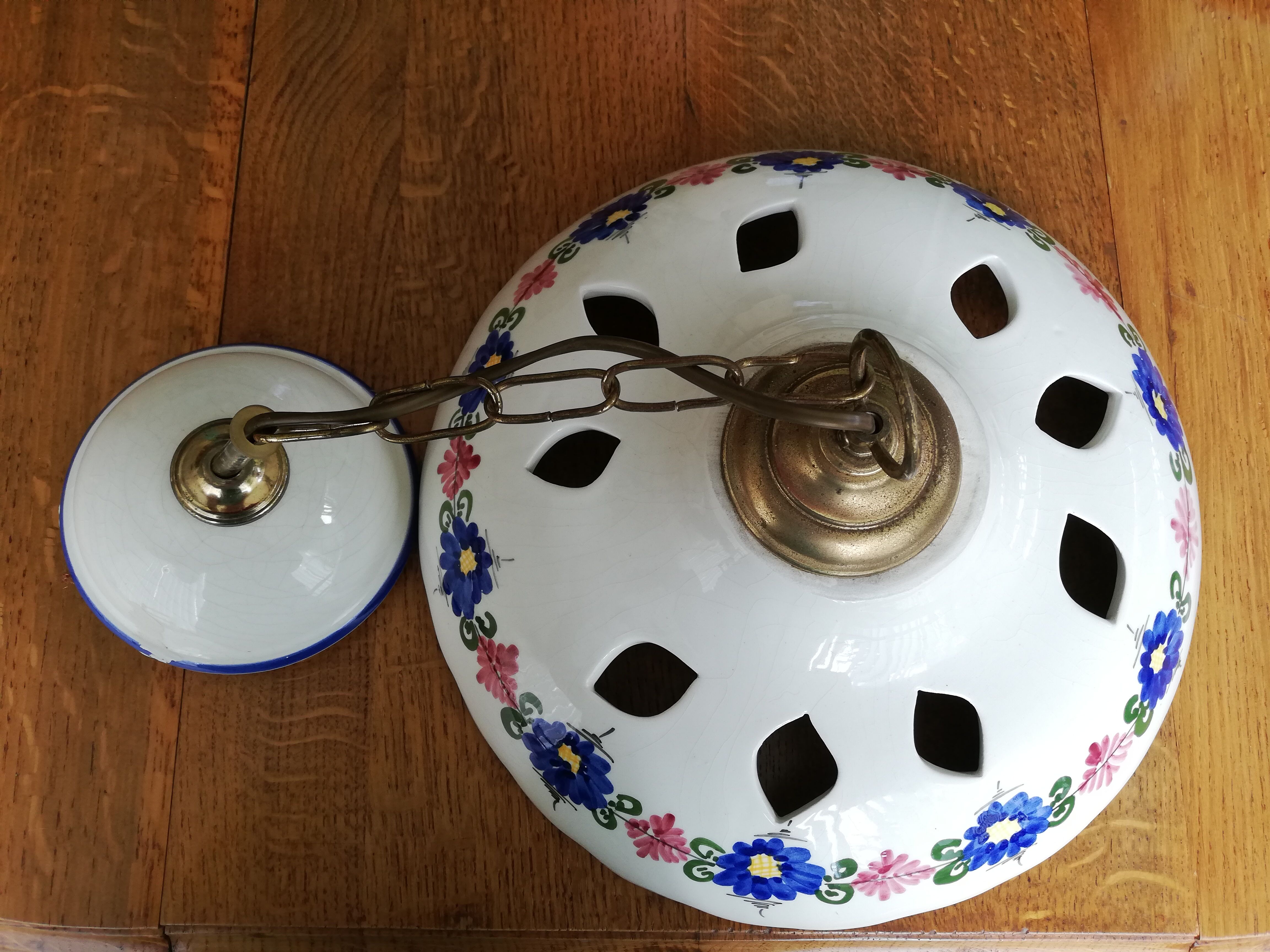 Antique ceramic suspension