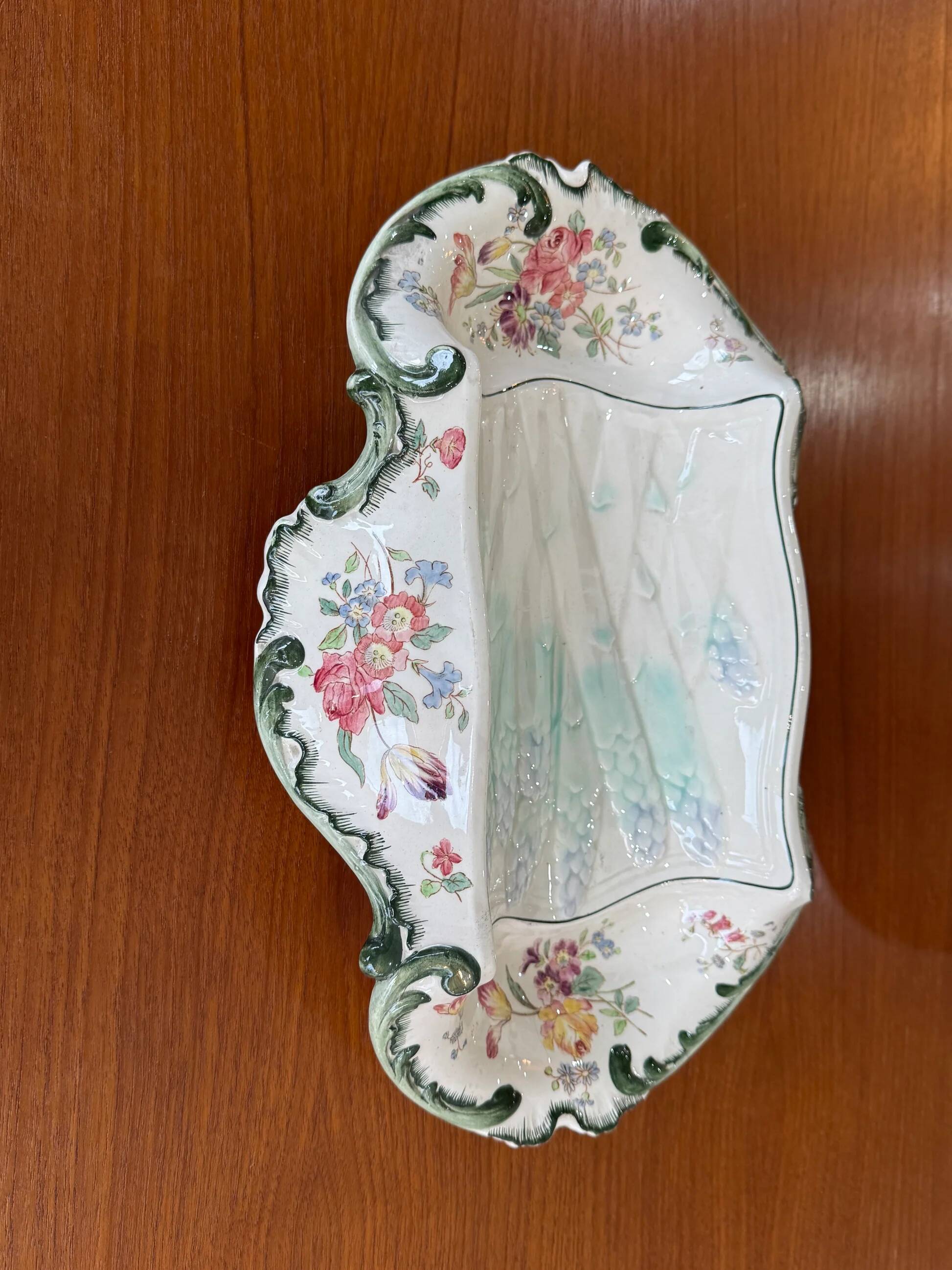 Old Longchamps plate Terre de Fer – Model 1428 – Floral decoration & asparagus in relief – 39 x 23 cm